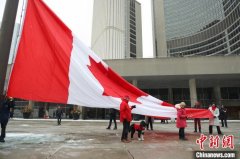 加拿大国旗日60周年:加拿大人以行动展现